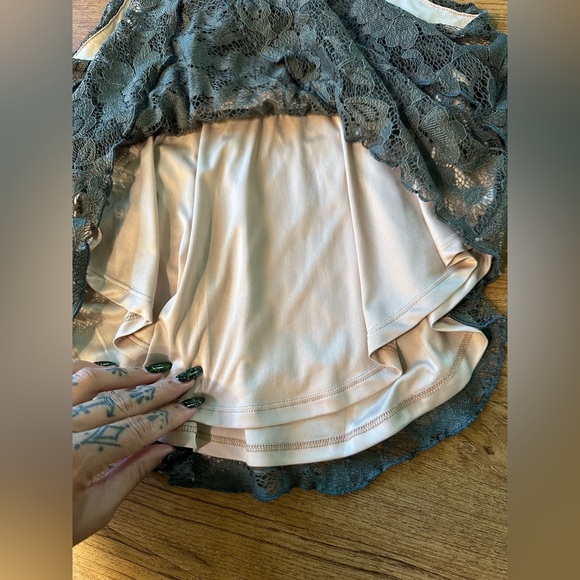 Like New, Women’s Express Lace Strappy Cami. Size small - Picture 9 of 10